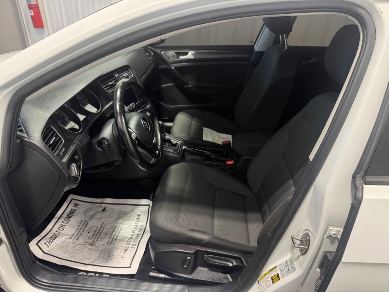 Used 2018 Volkswagen Golf S image 9