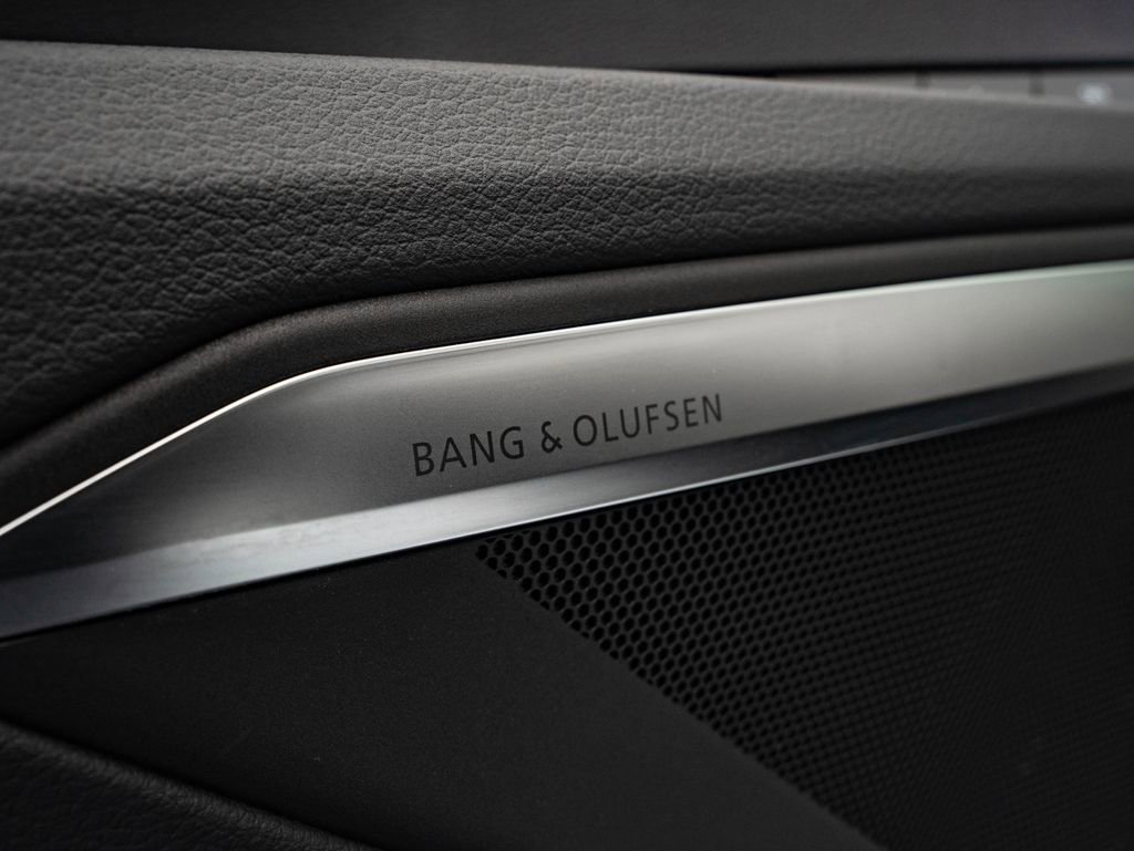 Used 2022 Audi e-tron Premium Plus w/ Premium Plus Package image 27