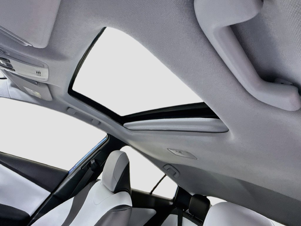 Certified 2022 Toyota Prius XLE w/ Premium Convenience Package FWD image 11
