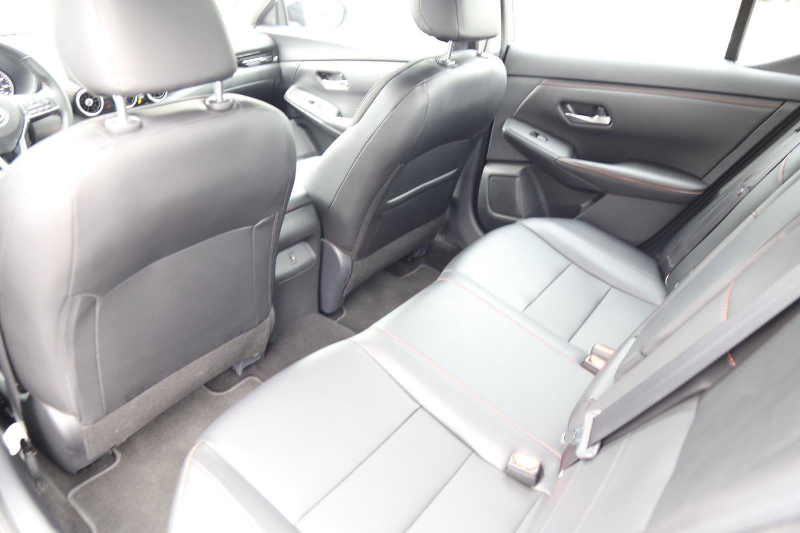 Used 2025 Nissan Sentra SR w/ SR Premium Package image 18