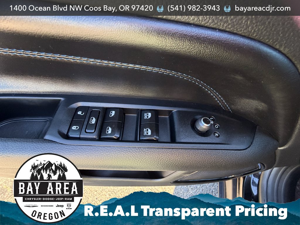 Used 2025 Jeep Compass Latitude w/ Convenience Group AWD/4WD image 12