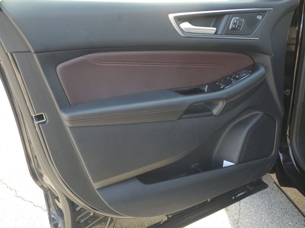Used 2020 Ford Edge Titanium w/ Equipment Group 301A image 12