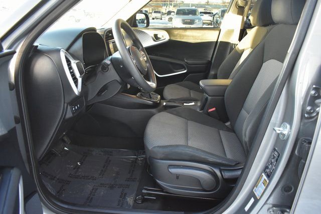 Used 2023 Kia Soul LX image 13