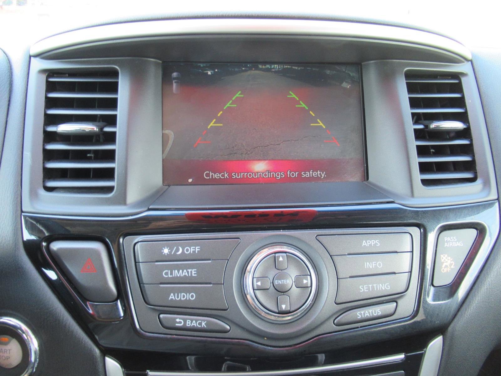 Used 2017 Nissan Pathfinder SV AWD/4WD image 27