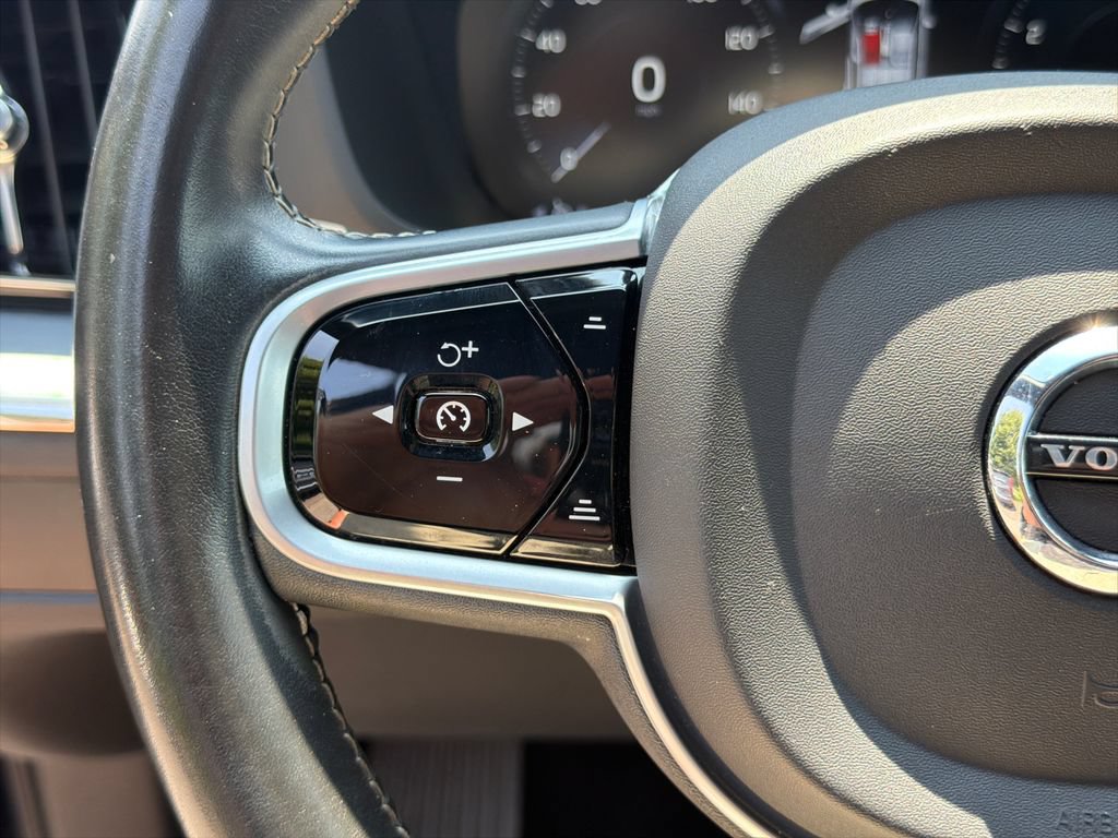 Used 2020 Volvo XC60 T6 Momentum AWD/4WD image 25