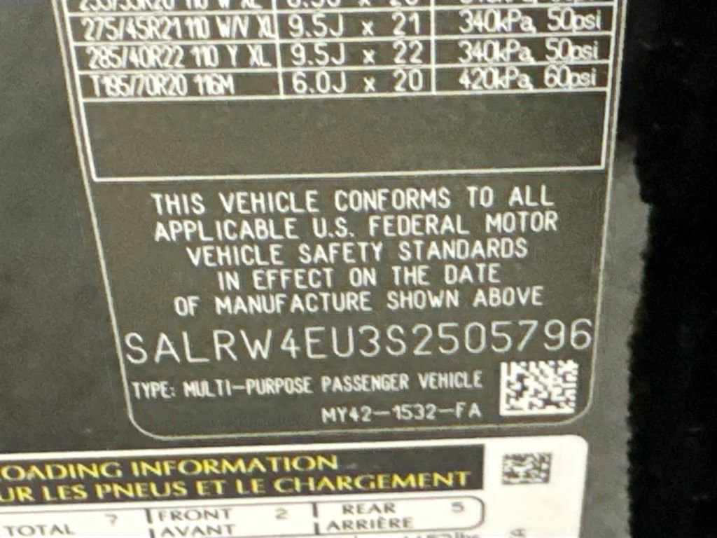 Certified 2025 Land Rover Discovery Metropolitan Edition image 32