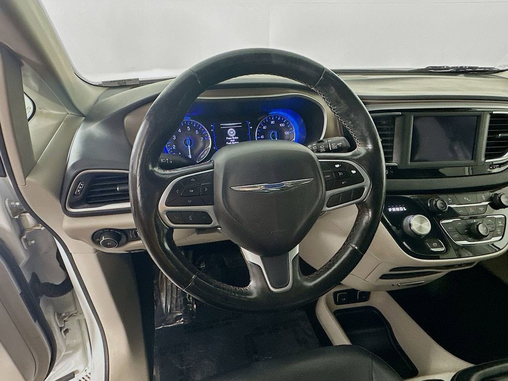 Certified 2019 Chrysler Pacifica Touring-L image 16