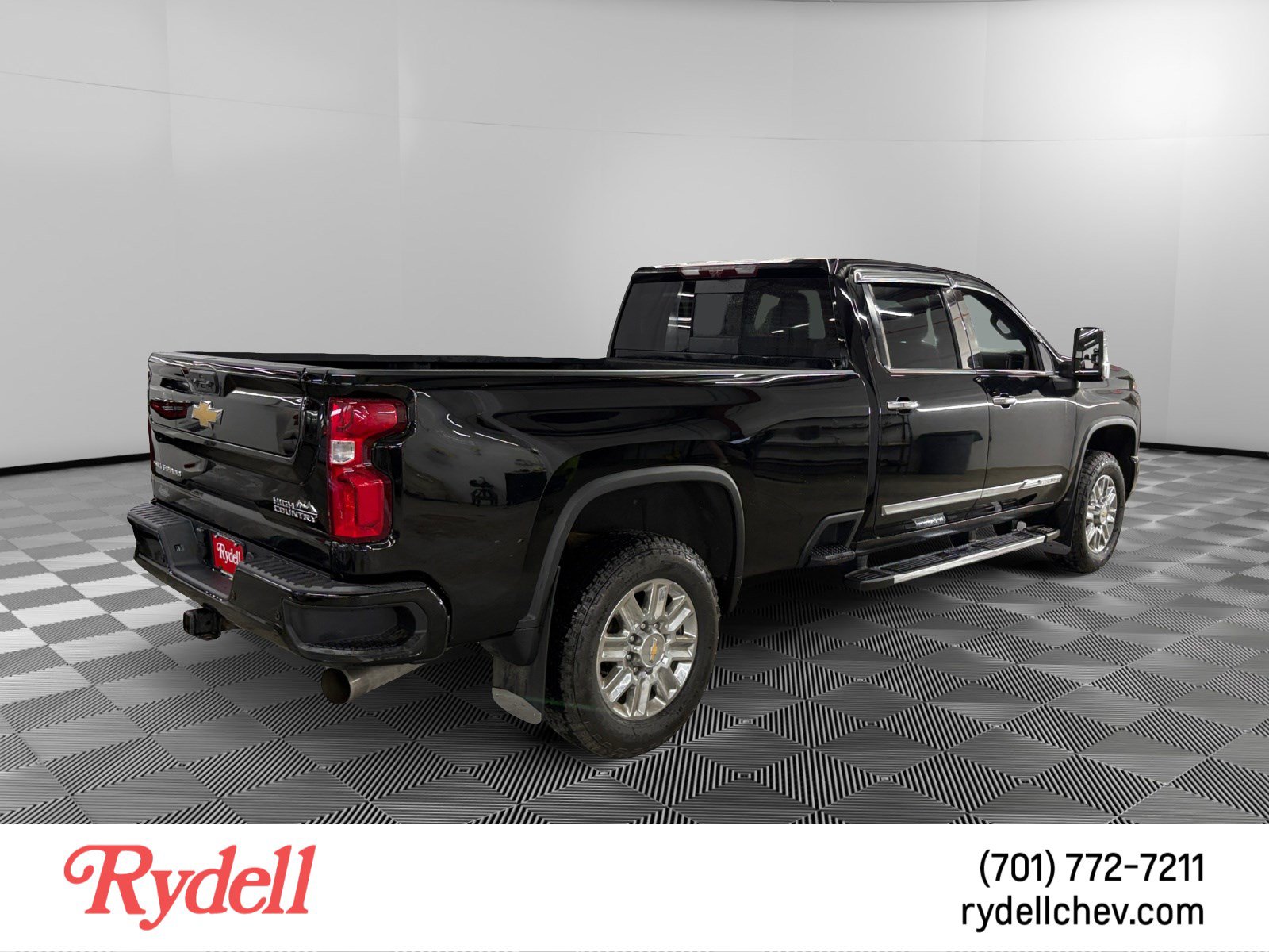 Used 2024 Chevrolet Silverado 3500 High Country w/ High Country Premium Package AWD/4WD image 5