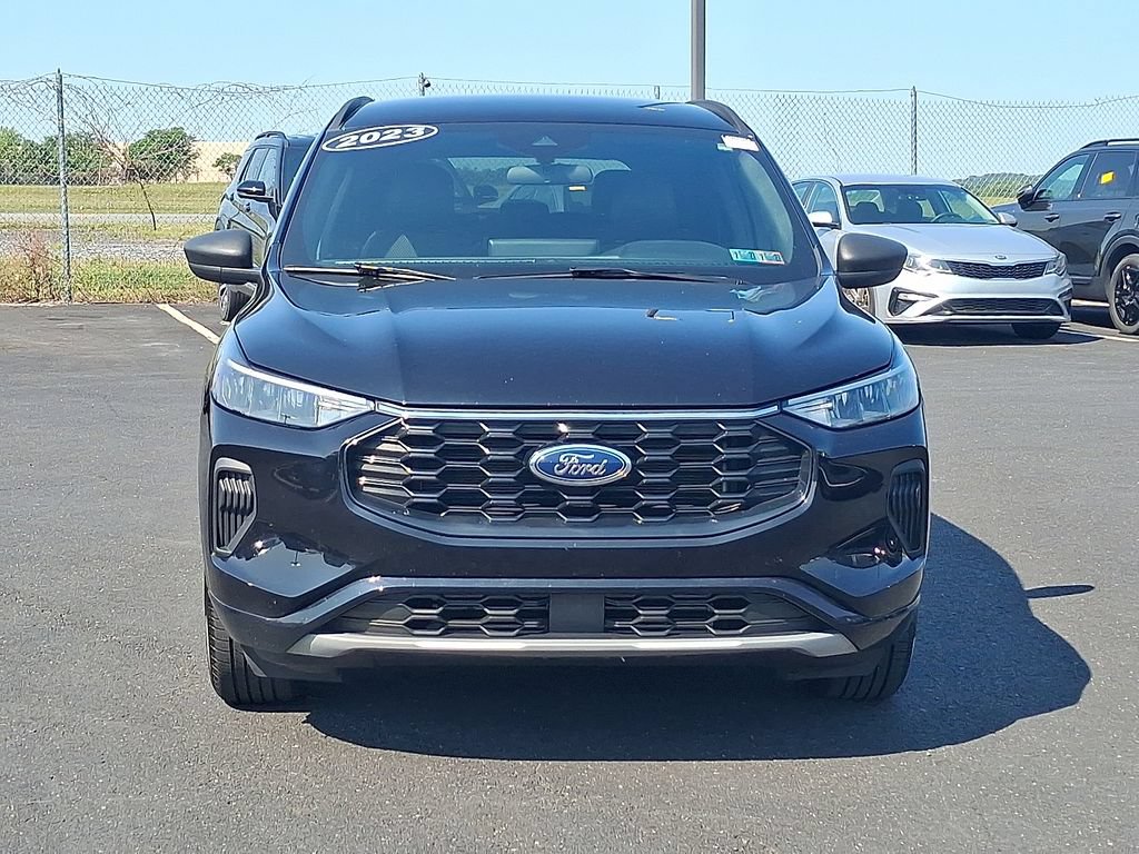 Used 2023 Ford Escape ST-Line w/ Tech Pack #1 AWD/4WD image 2