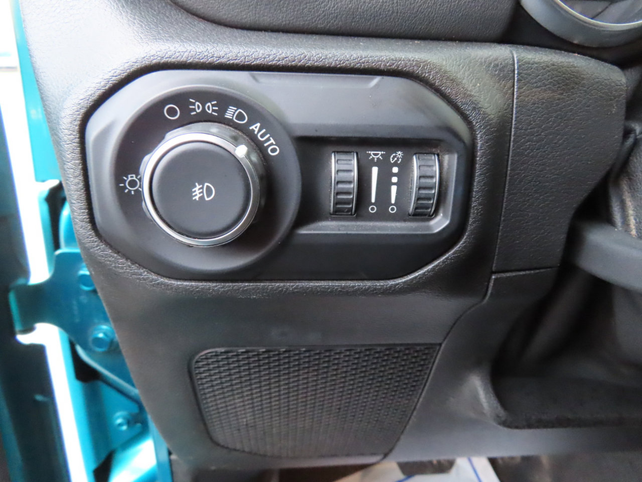 Used 2019 Jeep Wrangler Unlimited Sahara image 30