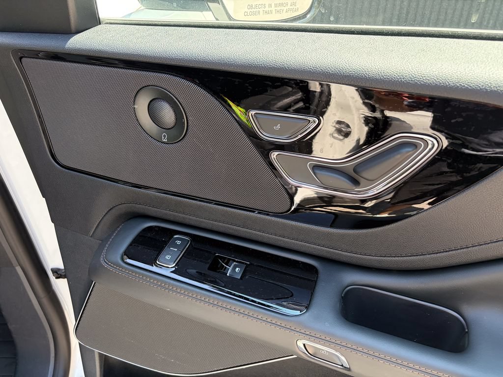 New 2026 Lincoln Aviator AWD image 30