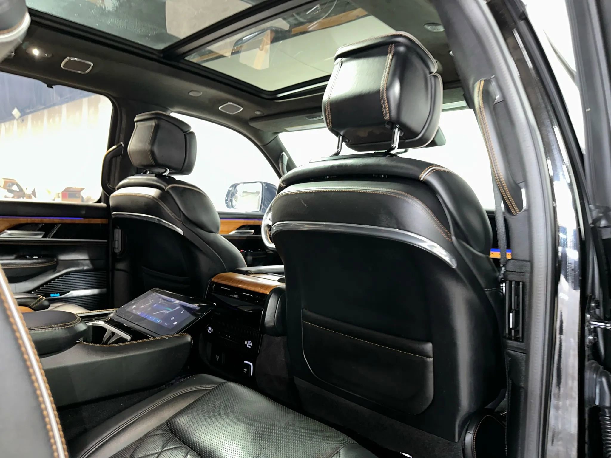 Used 2022 Jeep Grand Wagoneer Series III image 39