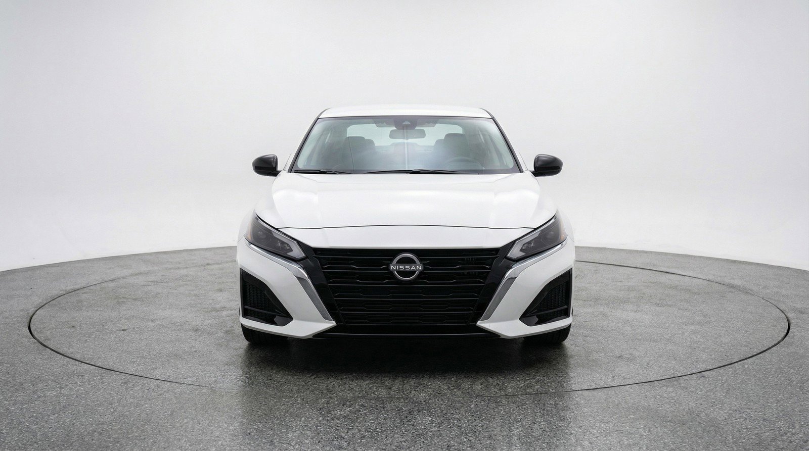 Used 2025 Nissan Altima 2.5 SV FWD image 2