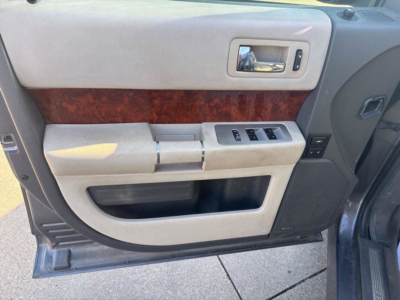 Used 2010 Ford Flex Limited FWD image 18