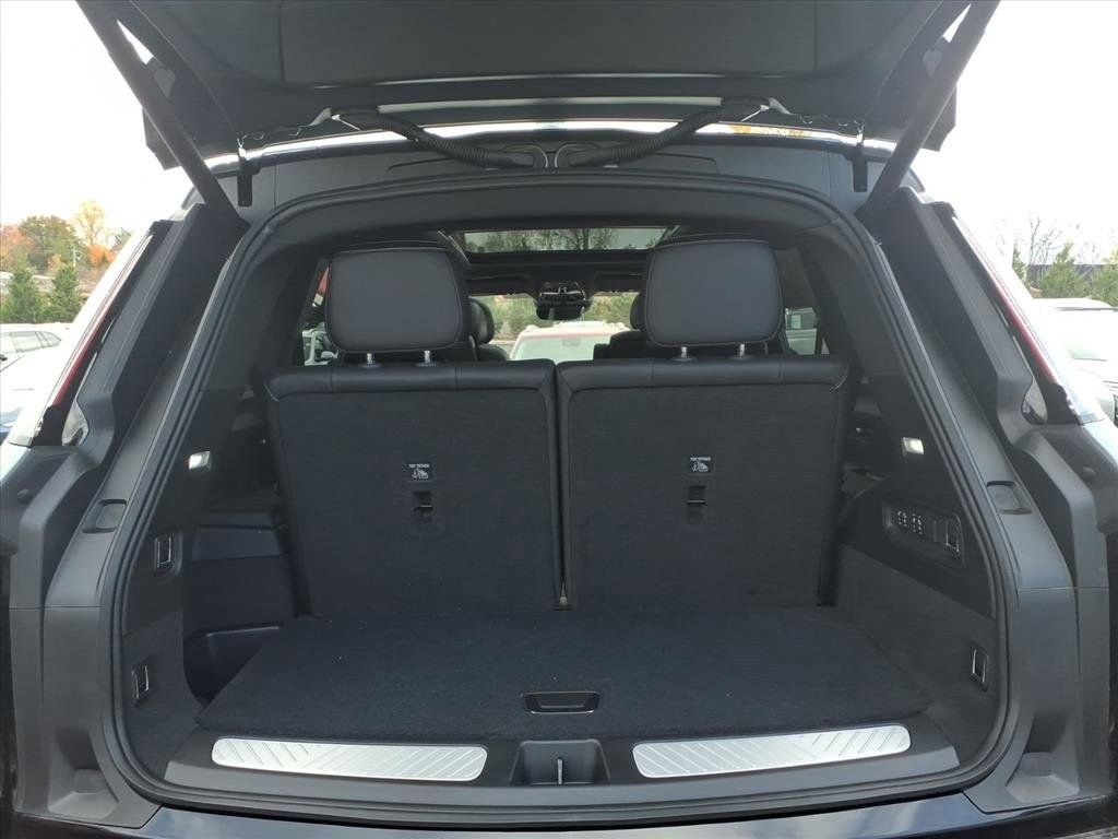 Used 2026 Cadillac Vistiq Sport w/ LPO, Floor Liner Package image 9