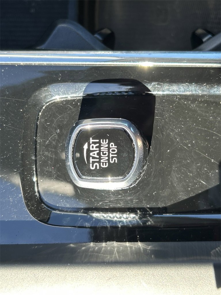 Used 2024 Volvo S60 B5 Core image 28