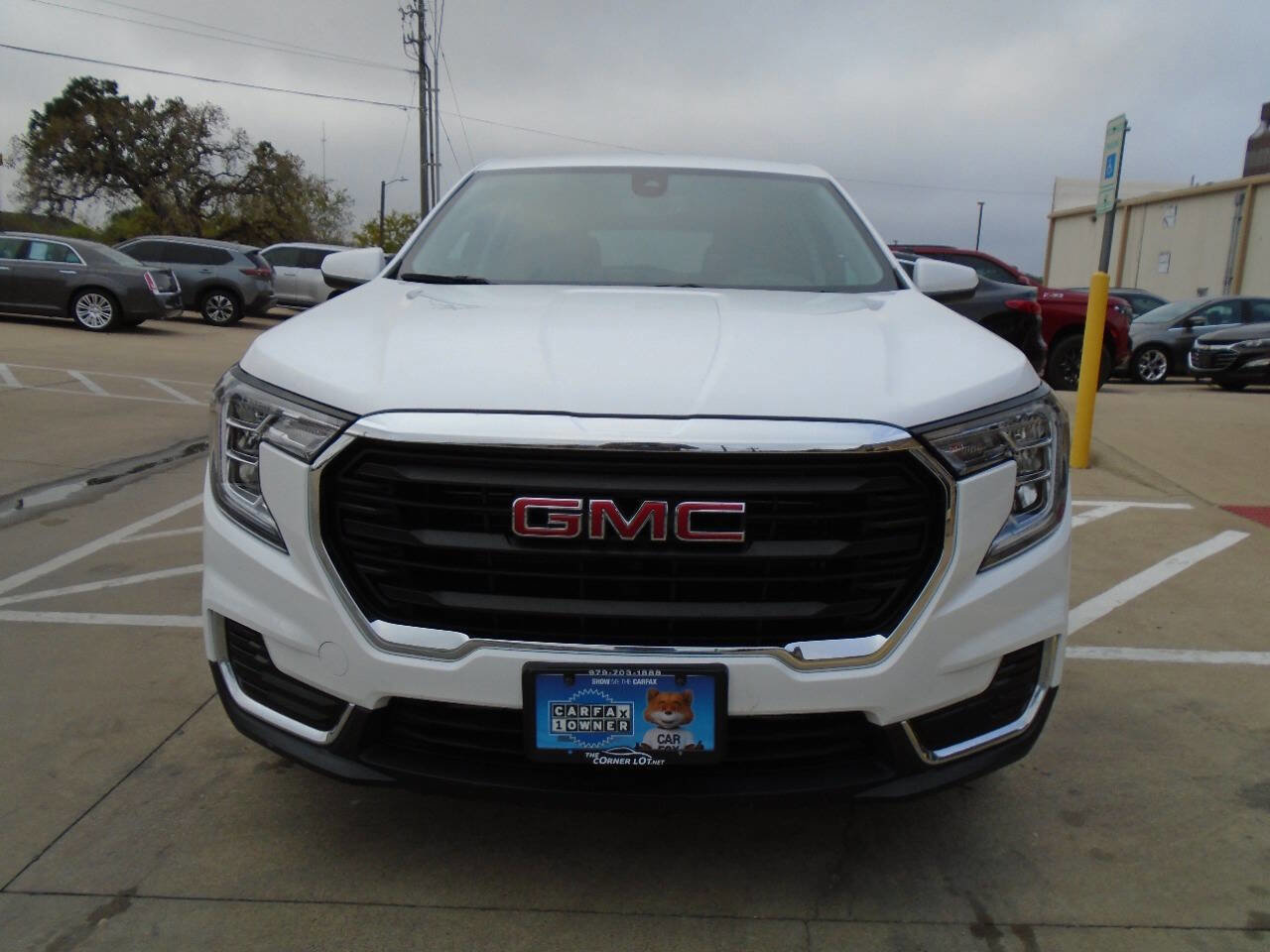 Used 2024 GMC Terrain SLE FWD image 2