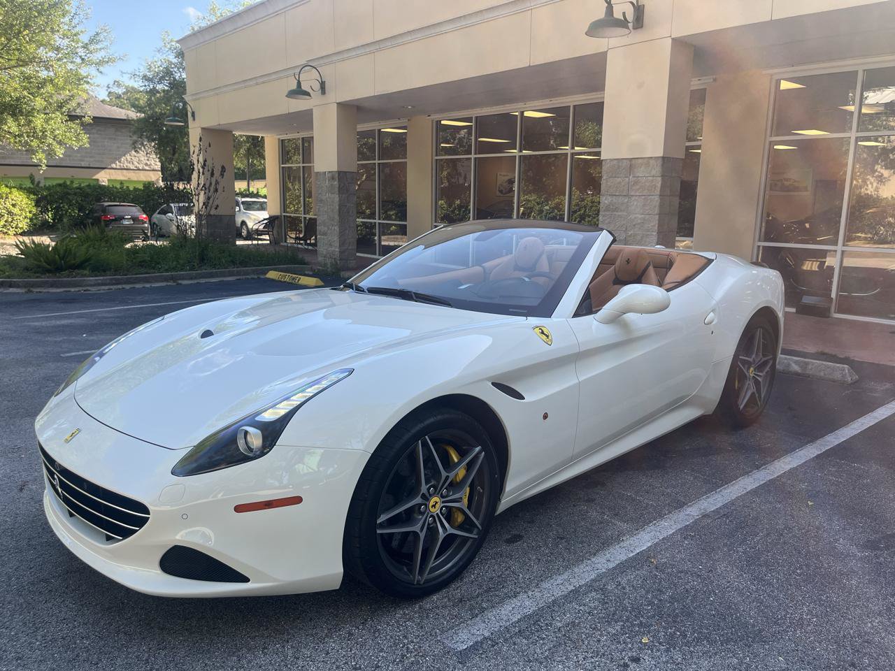 Used 2016 Ferrari California T RWD image 14