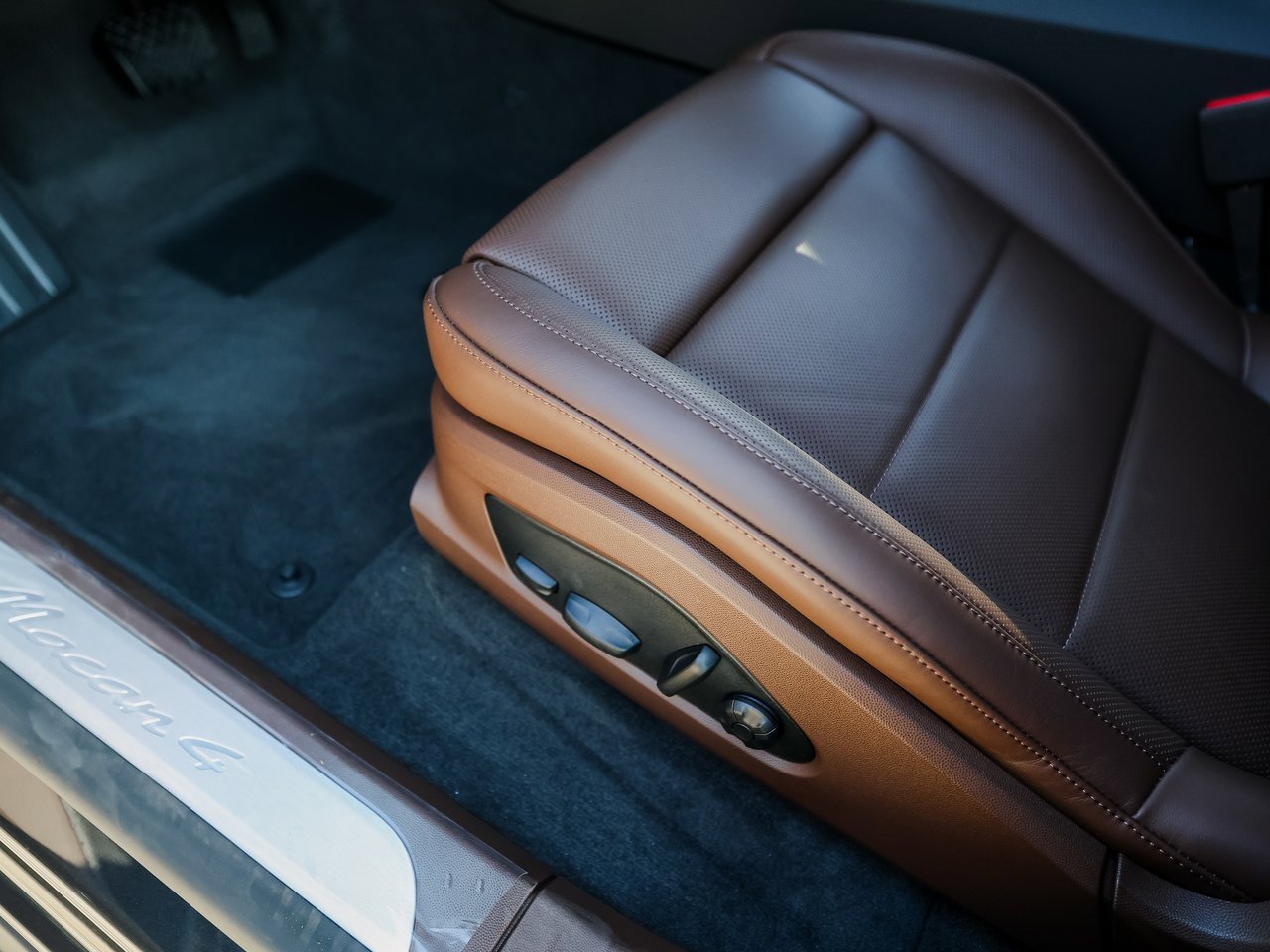 New 2025 Porsche Macan 4 Electric image 14