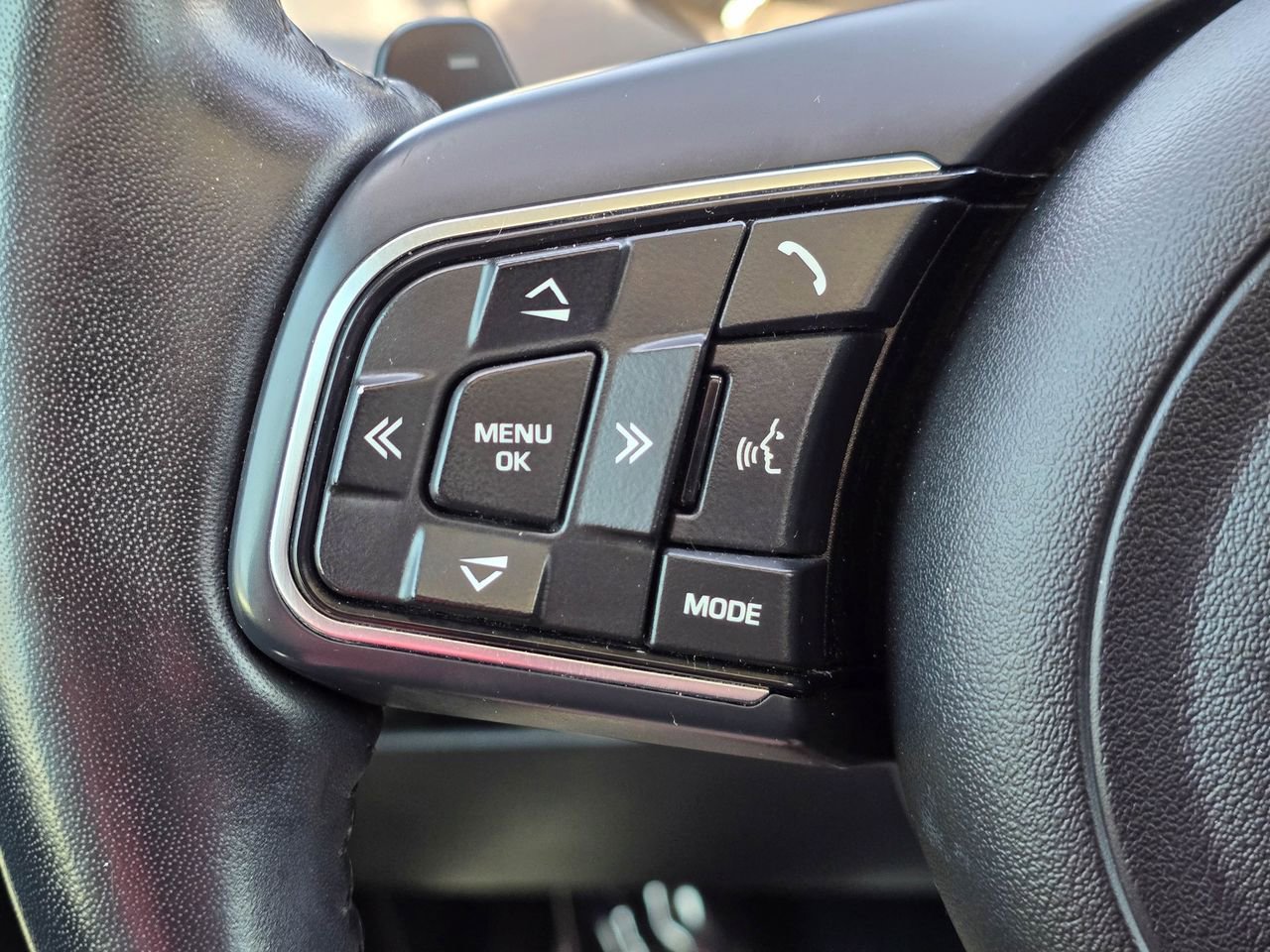 Used 2019 Jaguar F-PACE Premium image 23