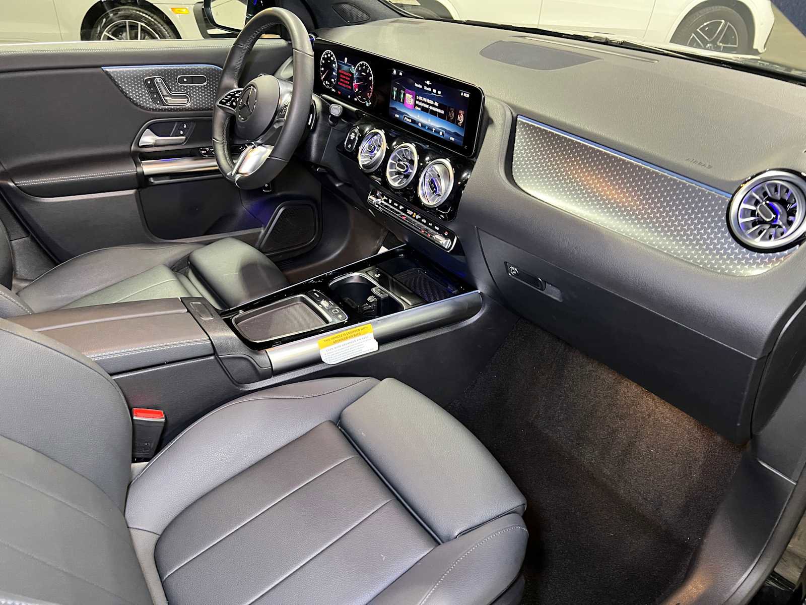 Used 2025 Mercedes-Benz GLA 250 4MATIC image 11