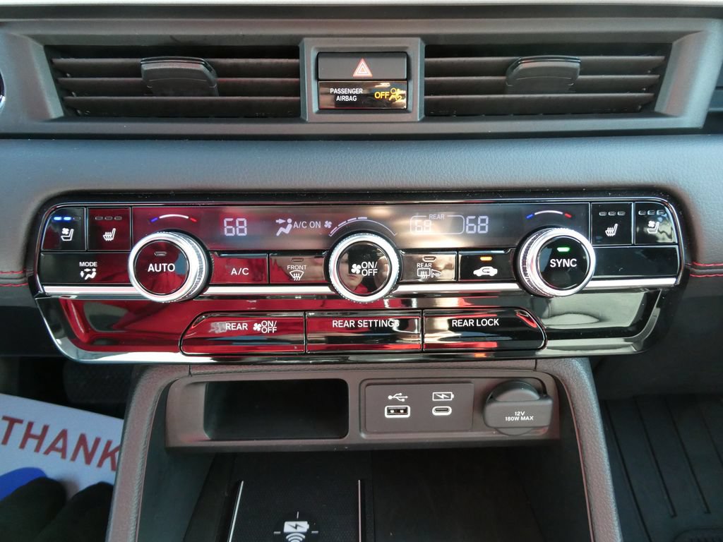 Used 2025 Honda Pilot Black Edition image 35