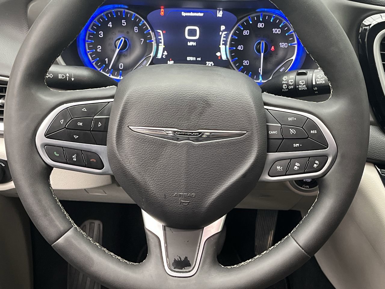 Used 2024 Chrysler Pacifica Touring-L FWD image 15