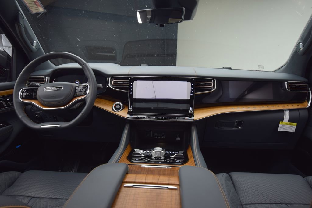 New 2024 Jeep Grand Wagoneer Series III AWD/4WD image 43