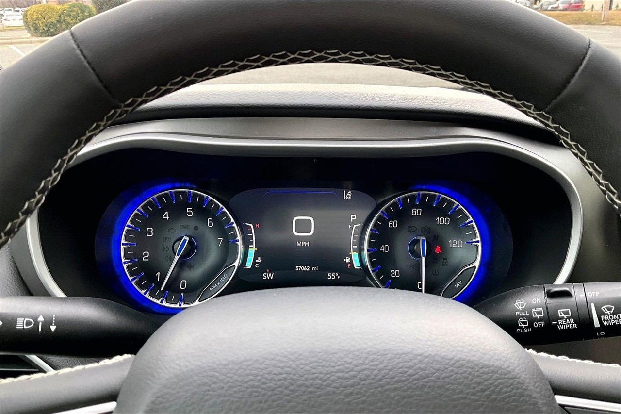 Certified 2024 Chrysler Pacifica Touring-L image 10