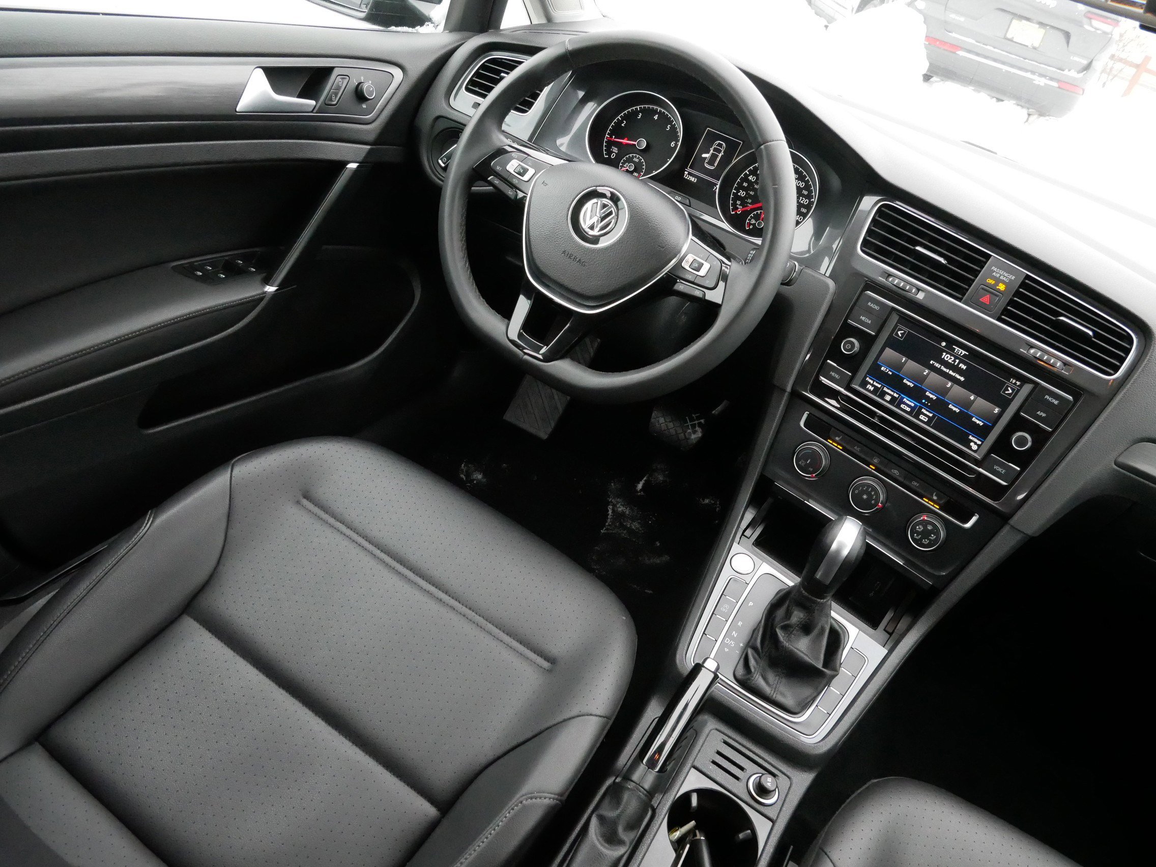 Used 2020 Volkswagen Golf 4-Door image 9