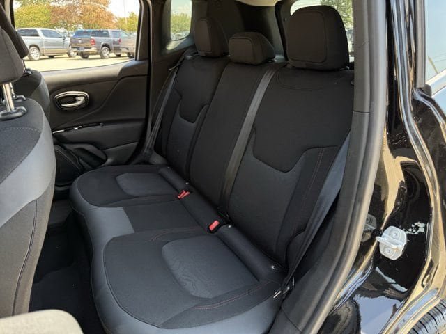 Used 2023 Jeep Renegade Trailhawk AWD/4WD image 28
