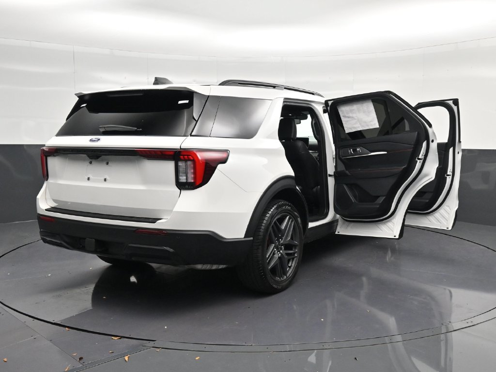 Used 2026 Ford Explorer ST-Line w/ ST-Line Street Pack RWD image 28