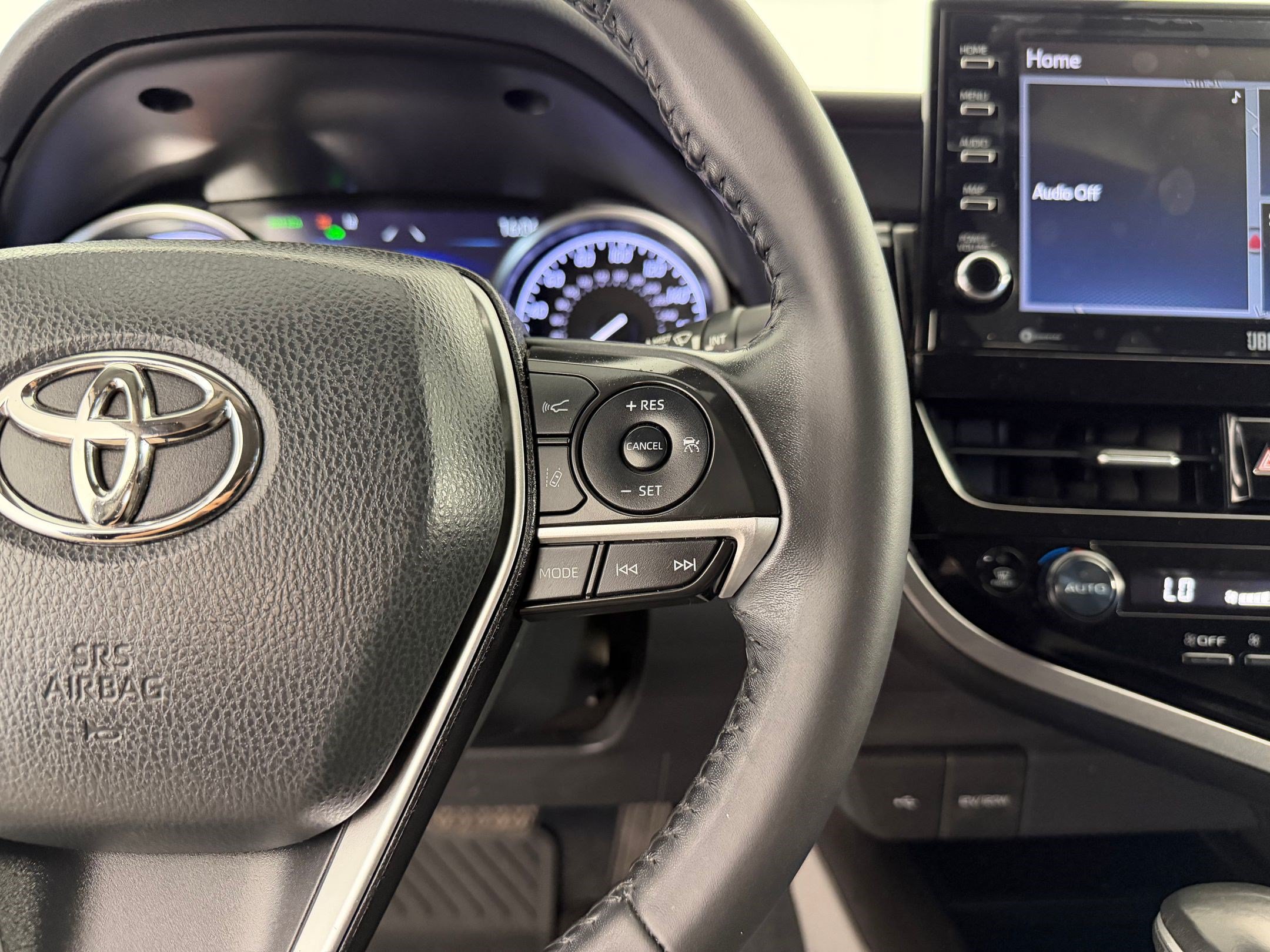Used 2021 Toyota Camry XLE w/ Navigation Upgrade Package FWD image 16