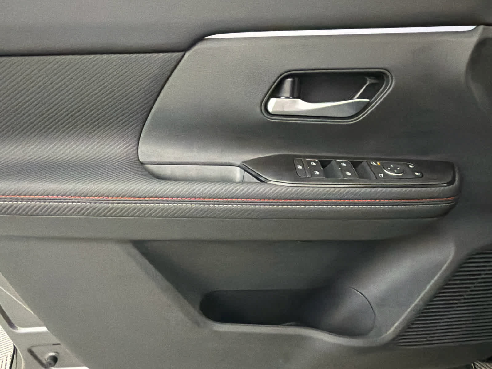 New 2026 Nissan Kicks SR w/ Interior Electronics Package FWD image 22
