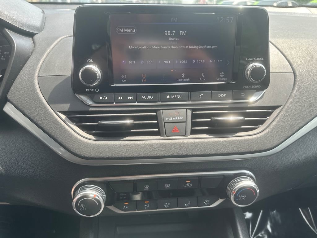 Used 2024 Nissan Altima 2.5 S FWD image 11