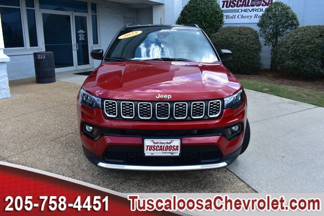 Used 2025 Jeep Compass Limited AWD/4WD image 4