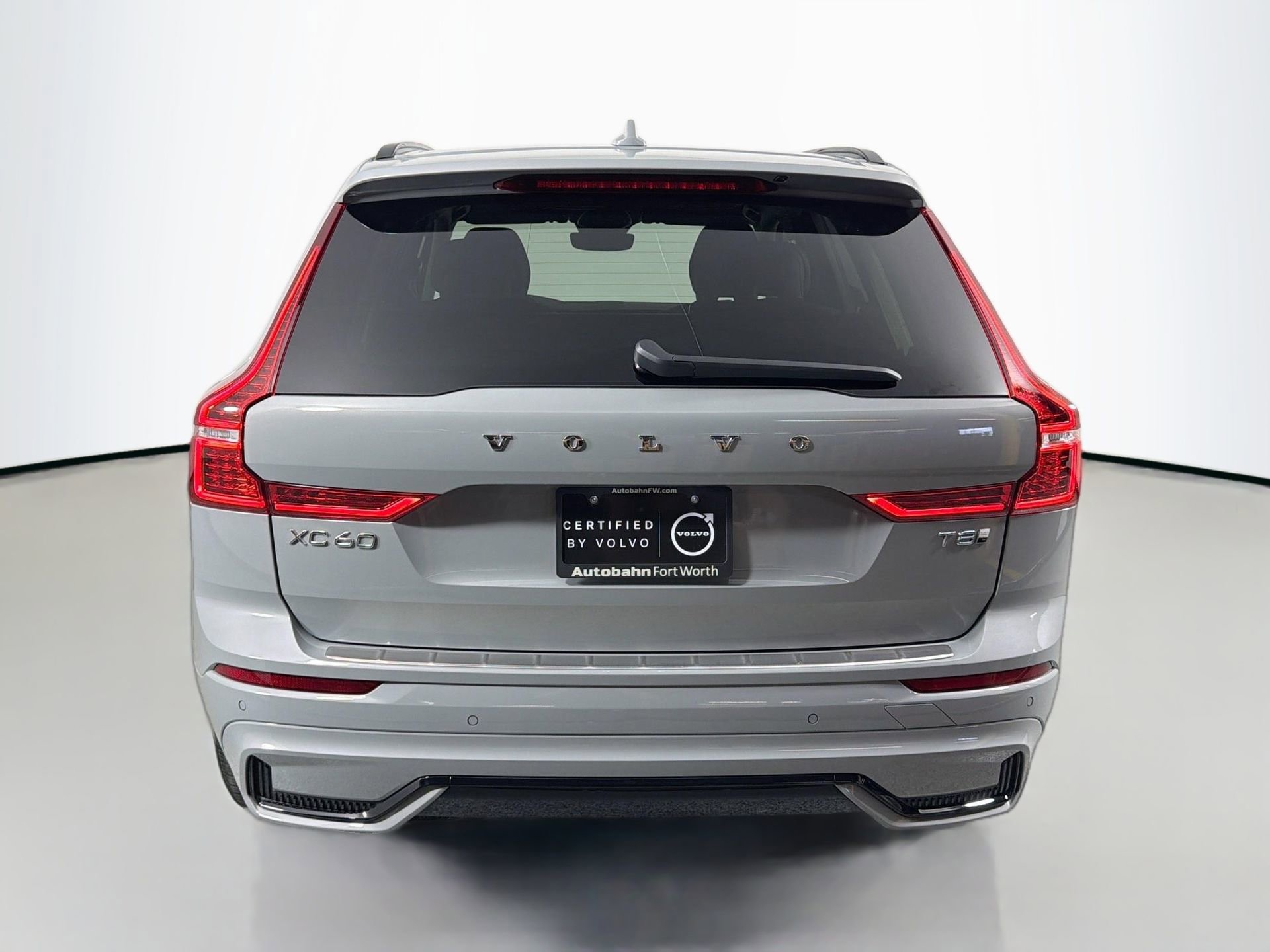 Certified 2025 Volvo XC60 T8 Plus w/ Protection Package Premier image 7