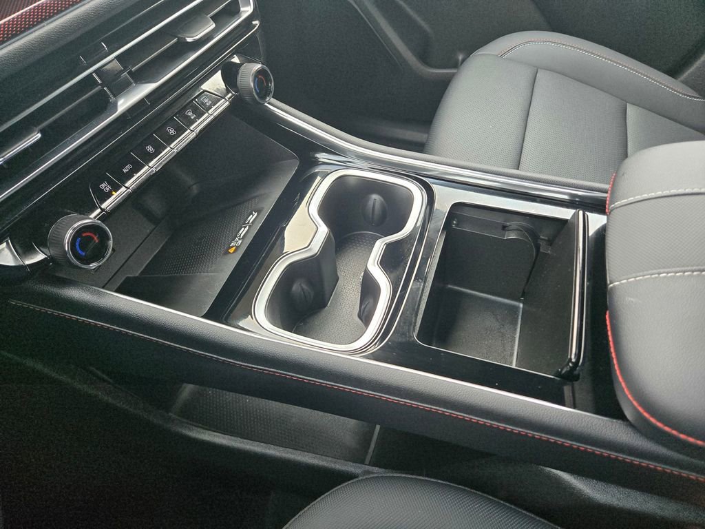 Used 2025 Chevrolet Traverse Z71 image 12