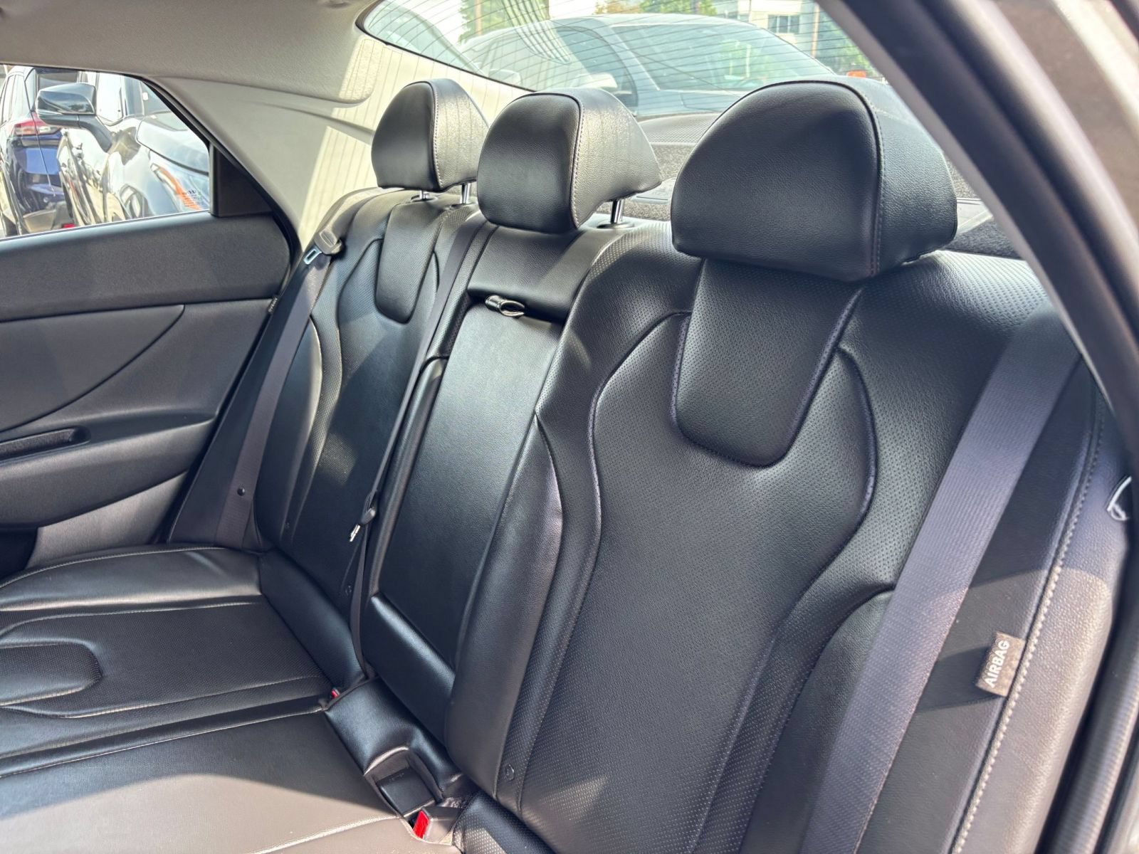 Used 2025 Hyundai Elantra Limited FWD image 39