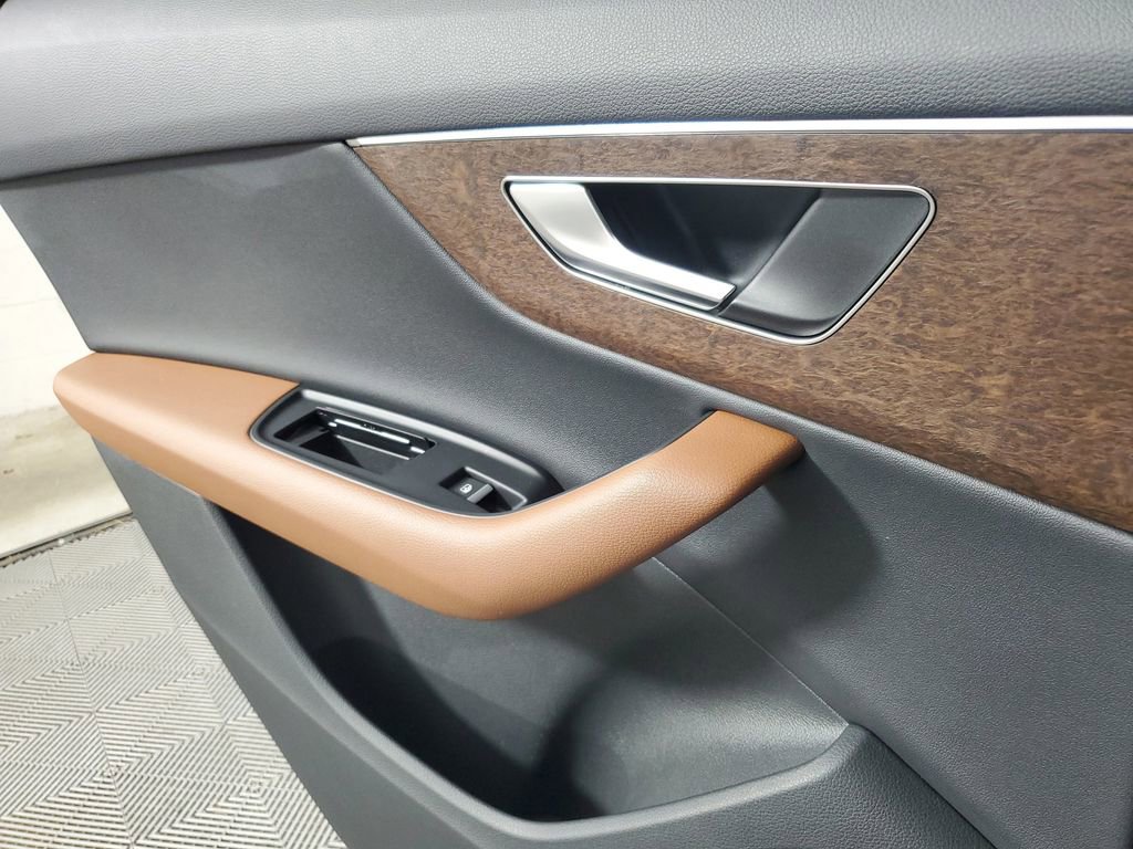 Used 2025 Audi Q7 3.0T Premium w/ Convenience Package image 17