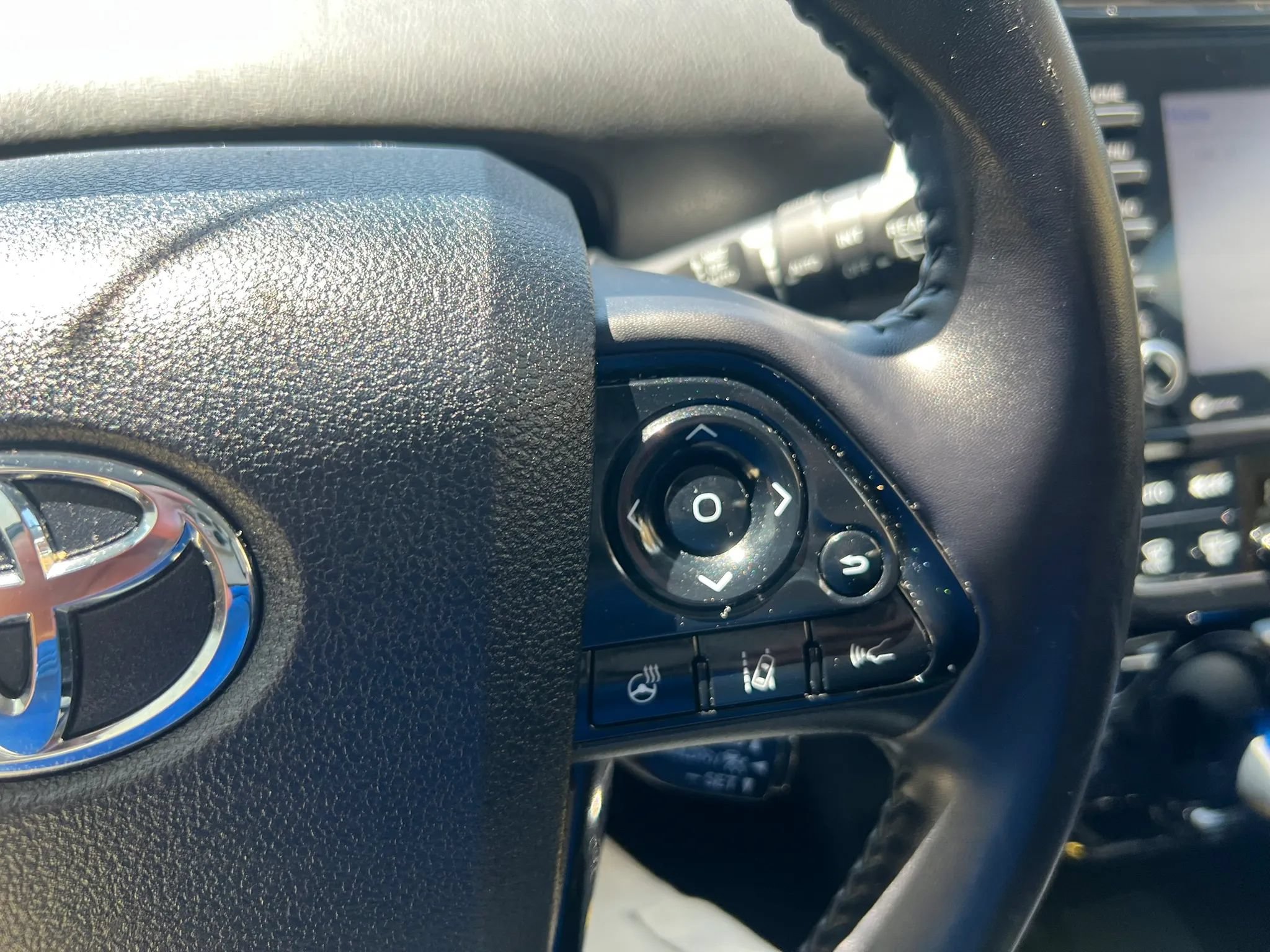 Used 2022 Toyota Prius XLE FWD image 18