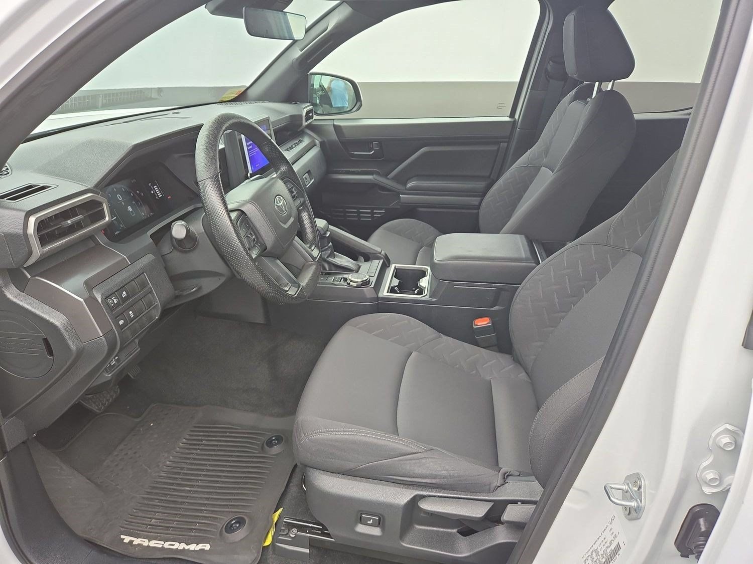 Certified 2025 Toyota Tacoma SR5 AWD/4WD image 15