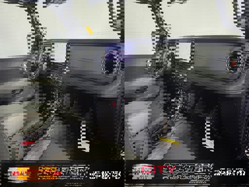 New 2025 Jeep Gladiator Mojave image 32