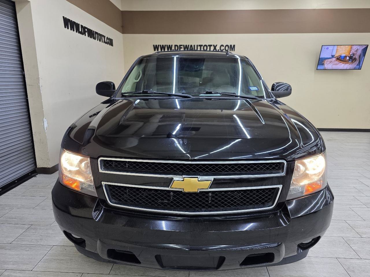 Used 2013 Chevrolet Suburban LT RWD image 3