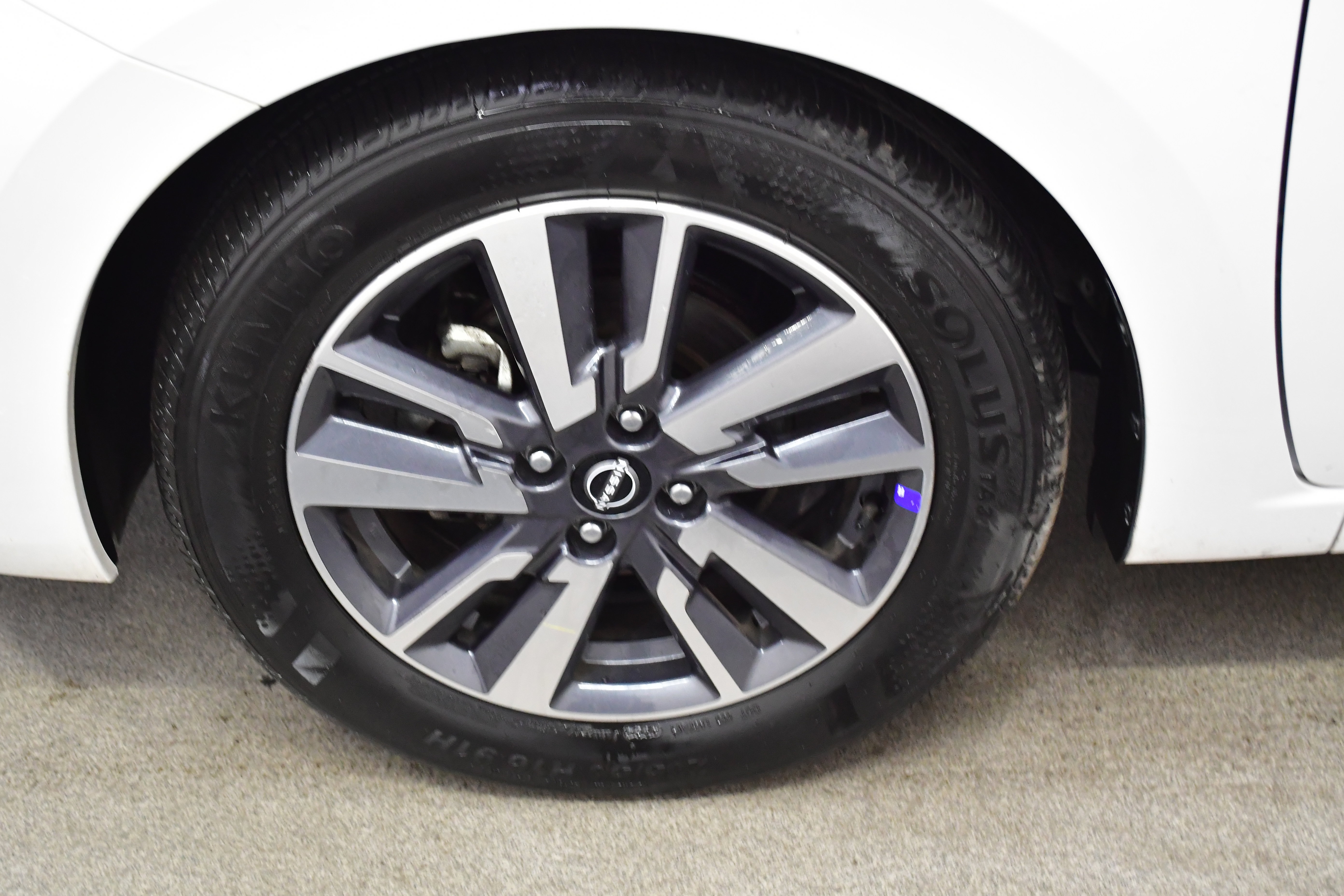 Used 2025 Nissan Versa SV FWD image 36