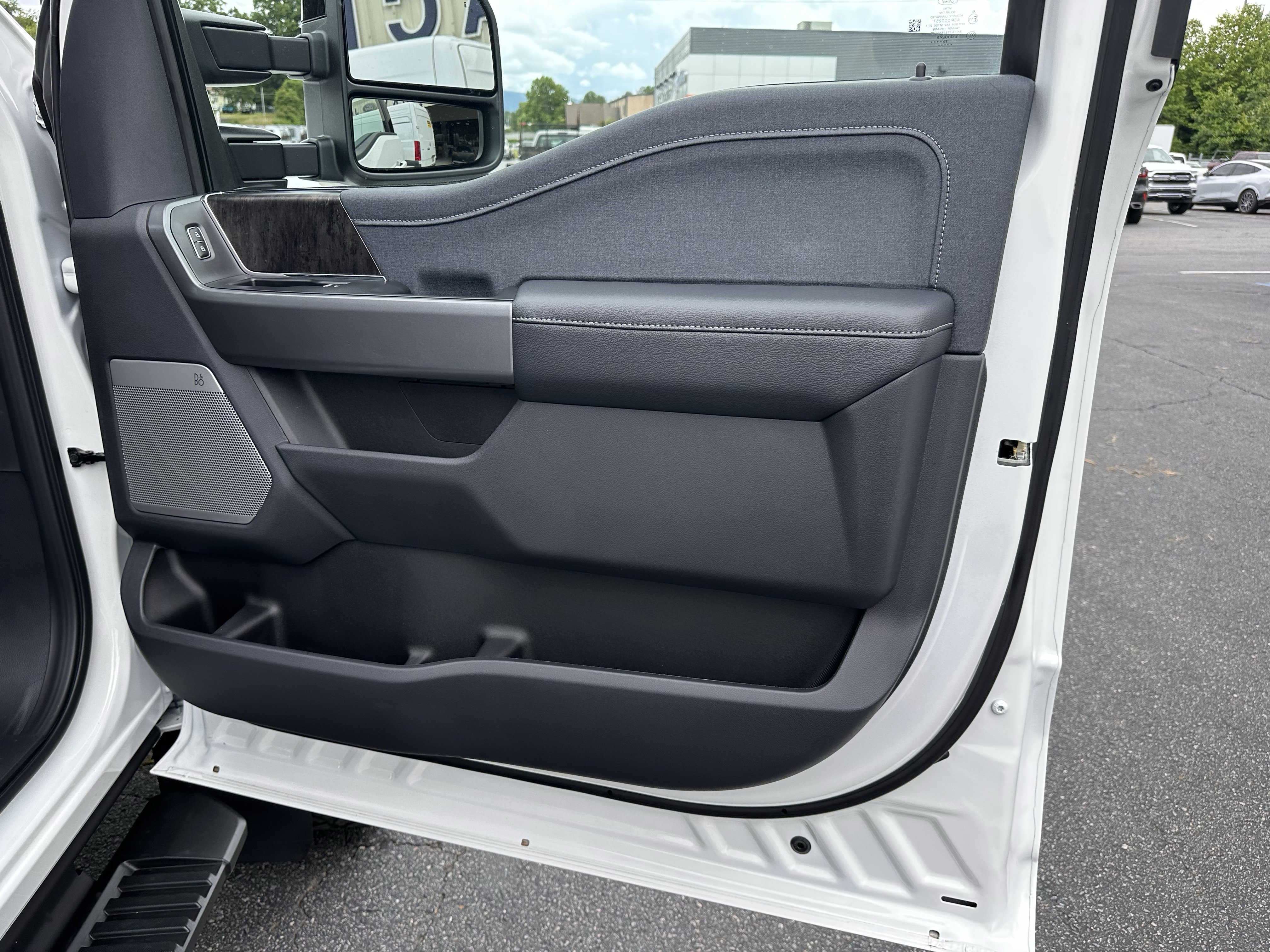 Used 2026 Ford F450 Lariat w/ Lariat Premium Package AWD/4WD image 7