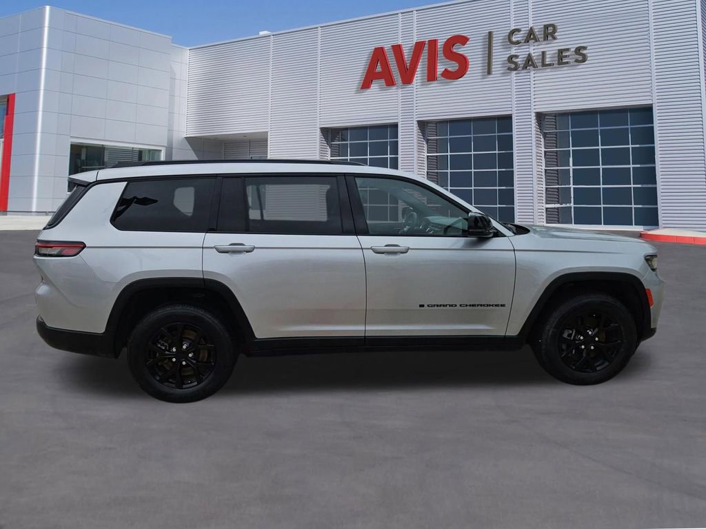 Used 2024 Jeep Grand Cherokee L Laredo AWD/4WD image 7