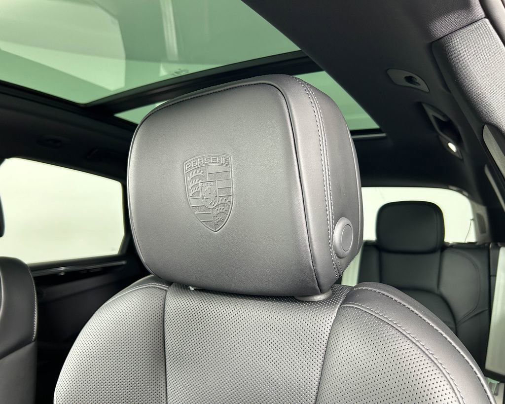 New 2026 Porsche Macan AWD/4WD image 16