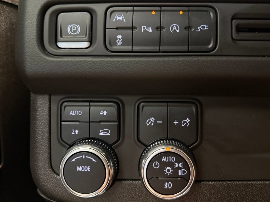 Used 2021 GMC Yukon SLT w/ SLT Luxury Package AWD/4WD image 13