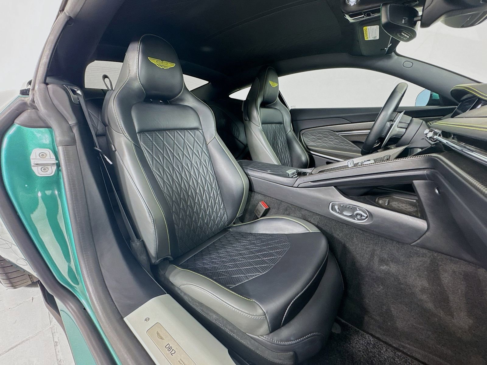 Used 2025 Aston Martin DB12 Coupe image 23